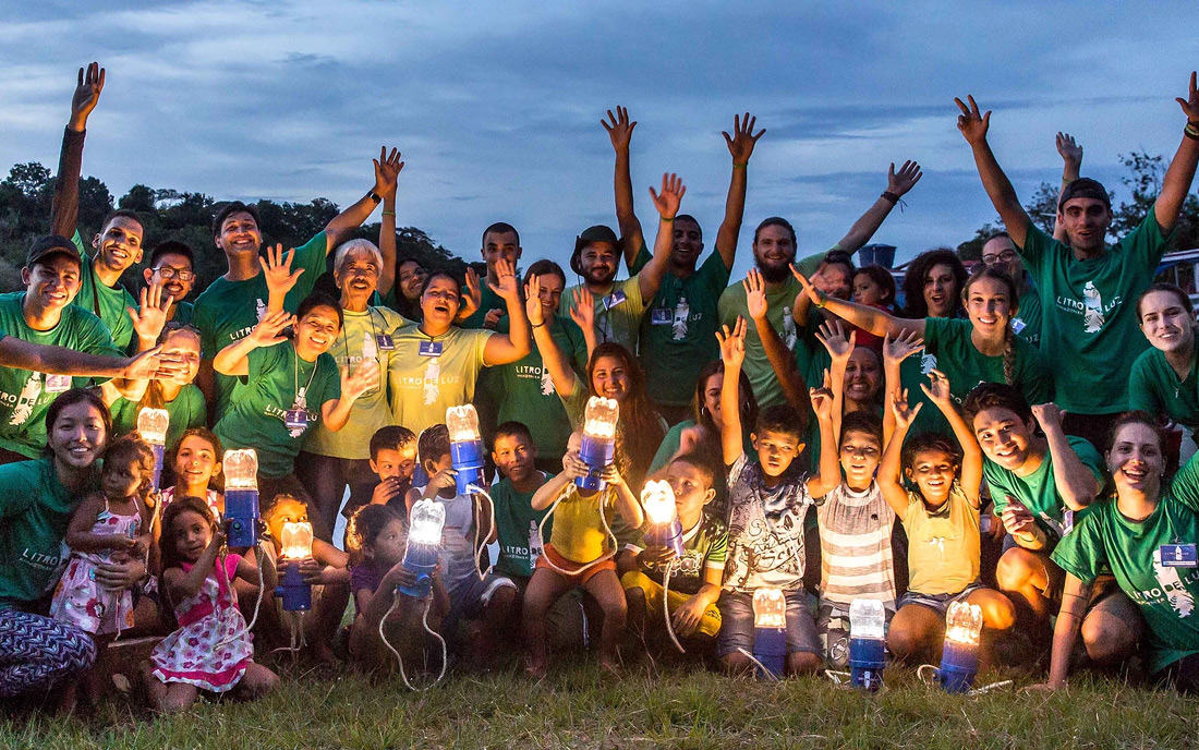 Liter of Light – Solar lamps from PET bottles to illuminate slums