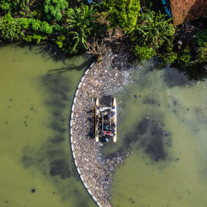 Plastic Fischer – Floating barriers to collect river plastic