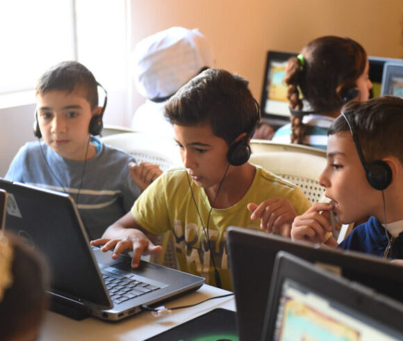 Thaki – Digital education for refugee children in Lebanon