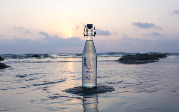 Glassic – Mehrwegflaschen gegen Plastikmüll an Thailands Stränden