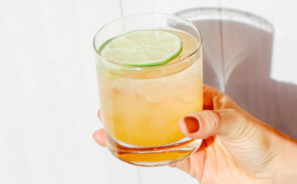 Heißer Sommer, kalte Drinks – diese 9 Getränke erfrischen nicht nur, sondern tun auch Gutes Heißer Sommer, kalte Drinks – diese 9 Getränke erfrischen nicht nur, sondern tun auch Gutes